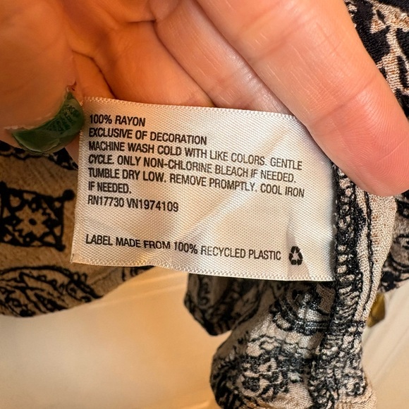 Knox Rose Black and Cream Paisley Blouse - Picture 5 of 6